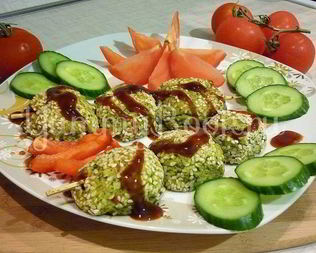 Зеленые сырно-картофельные шашлычки на шпажках