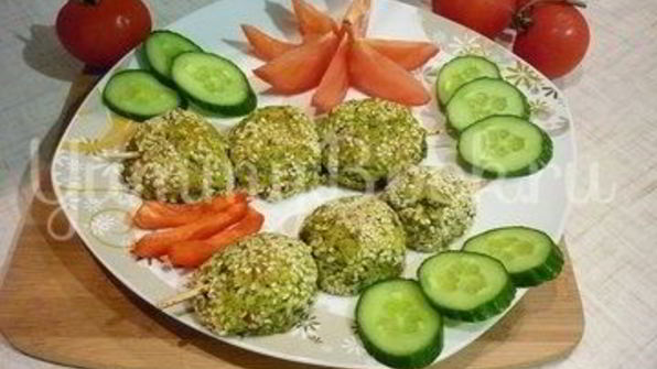 зеленые сырно-картофельные шашлычки на шпажках