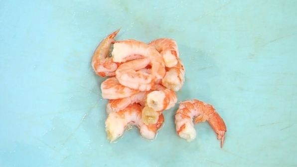 стейк из семги на печеном картофеле с икорным соусом