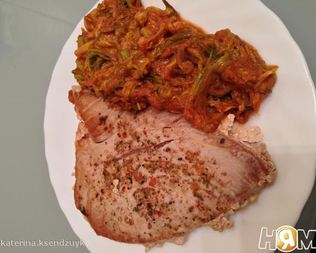 Стейк из тунца с черемшой