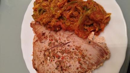 Стейк из тунца с черемшой