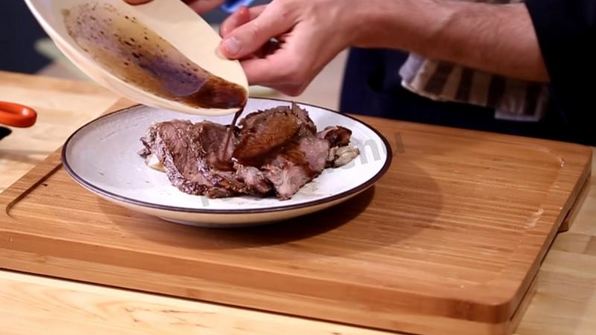 стейк рибай на сковороде