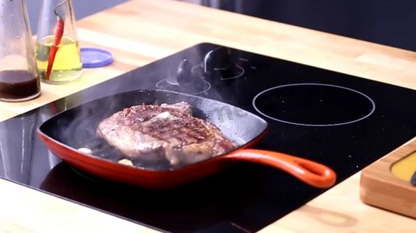 стейк рибай на сковороде