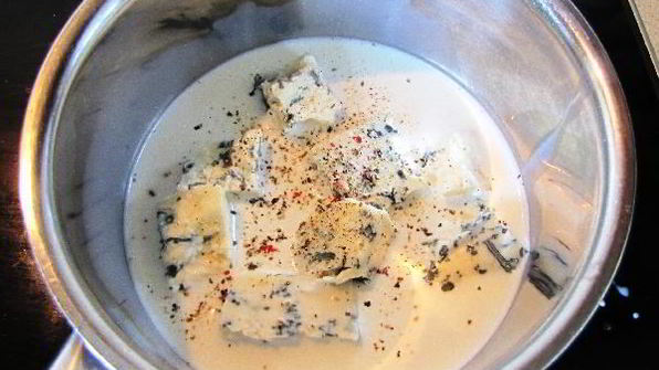 стейк с летним трио соусов для девочек