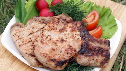 Стейки из свинины на гриле
