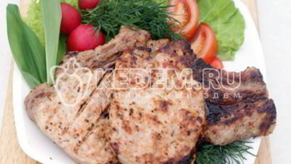 стейки из свинины на гриле
