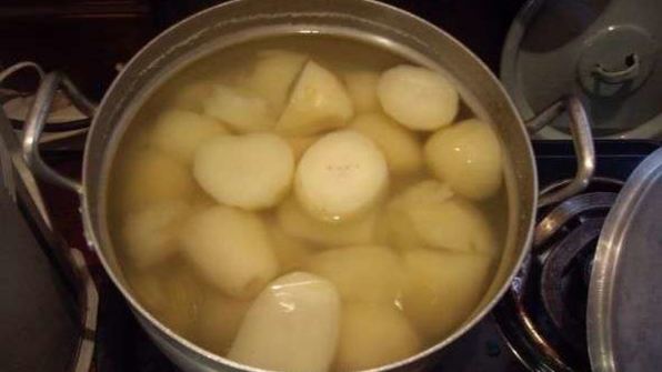 стейки на решетке и картошка-трясучка