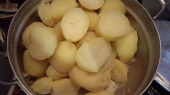 стейки на решетке и картошка-трясучка