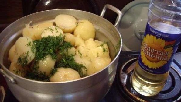 стейки на решетке и картошка-трясучка