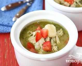 Суп с куриными грудками, ньокки и соусом Песто