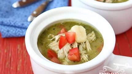 Суп с куриными грудками, ньокки и соусом Песто