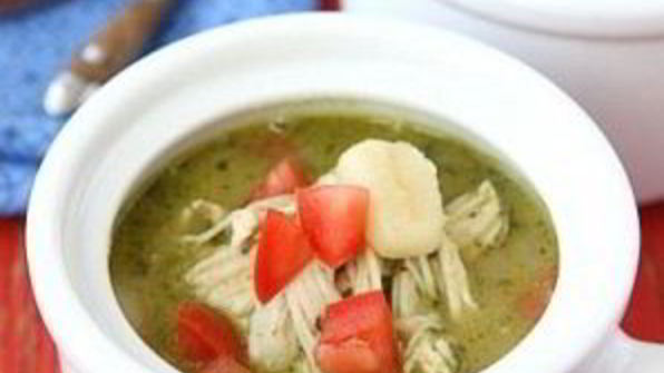суп с куриными грудками, ньокки и соусом песто