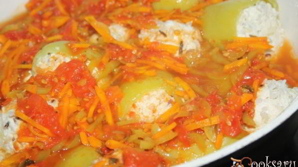 фаршированные перцы и тефтели со свининой, курицей и кабачком