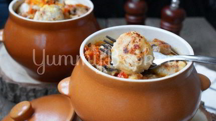 Куриные тефтели в горшочках