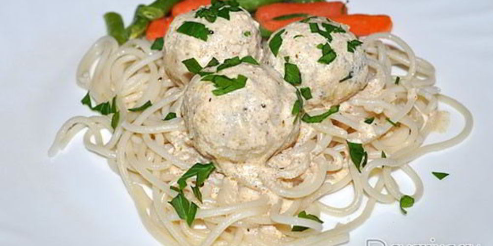 Рецепт куриных тефтелей в сливках