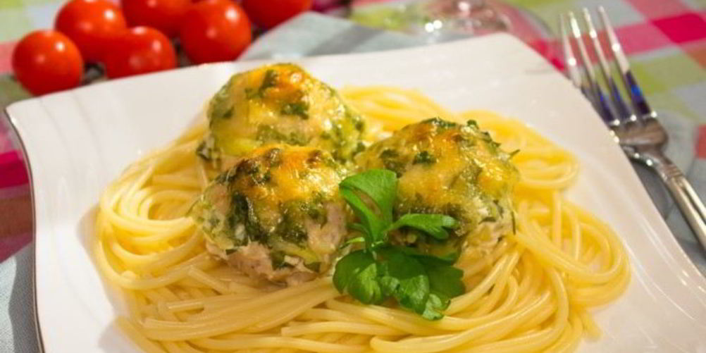 Рецепт куриных тефтелей в сливочном соусе