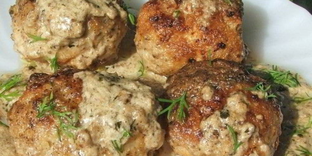 Рецепт мясных тефтелей с рисом в сливочном соусе