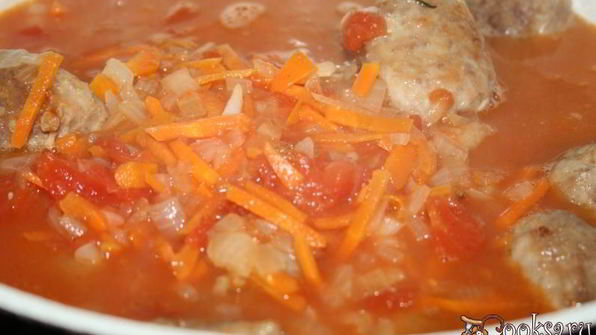 нежные домашние тефтели в томатной подливе