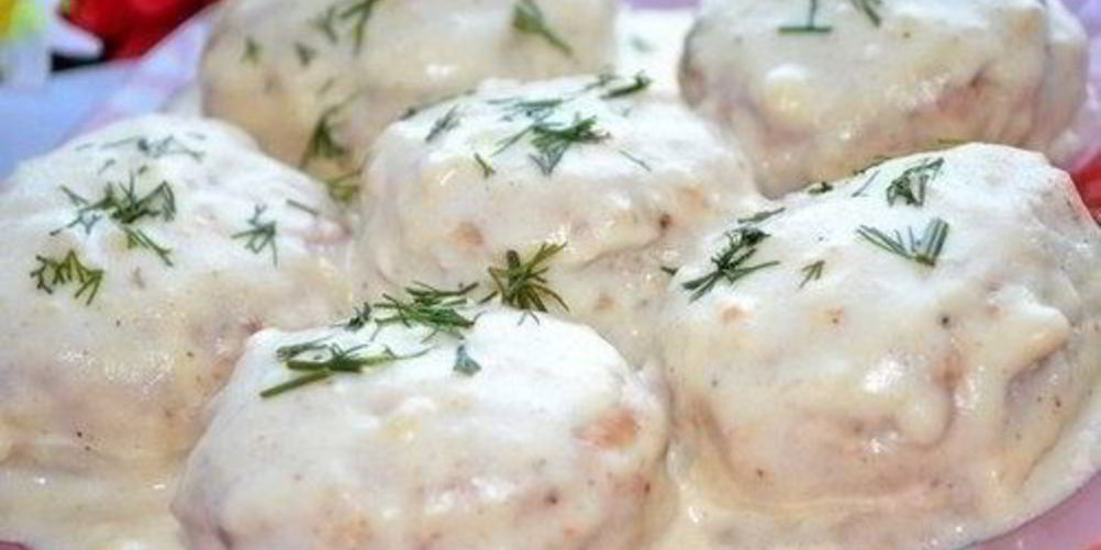 Рецепт нежных мясных тефтелей в белом соусе