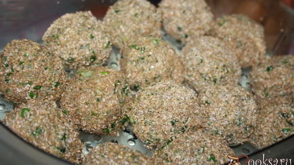 паровые куриные тефтельки с отрубями