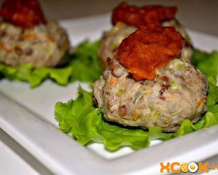 Паровые тефтели с гречкой и кабачками