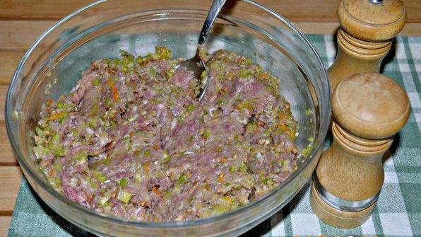 паровые тефтели с гречкой и кабачками