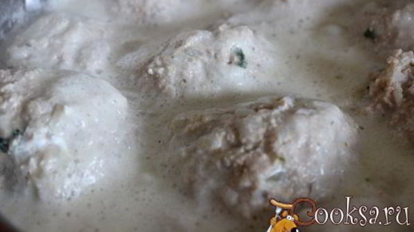 тефтели-ежики из семги в сметанном соусе