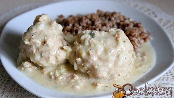 тефтели-ежики из семги в сметанном соусе