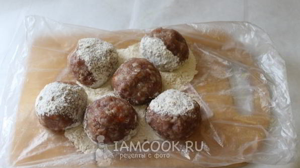 тефтели мясные в сметанно-томатном соусе