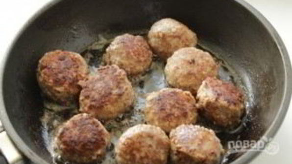 тефтели под грибным соусом