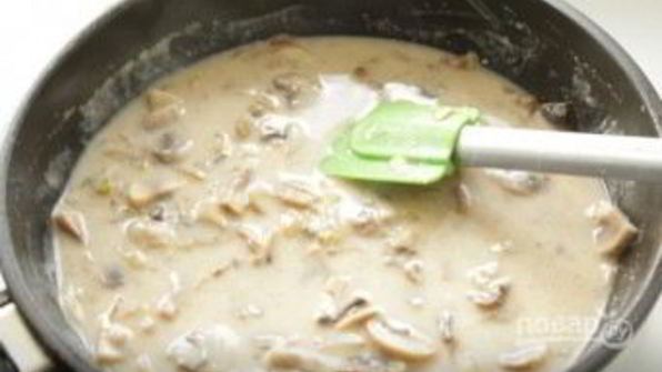 тефтели под грибным соусом