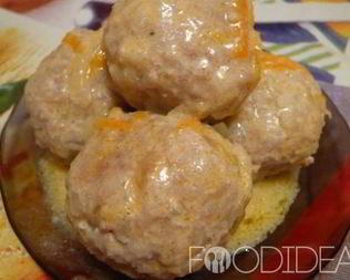 Тефтели в мультиварке в сметанном соусе