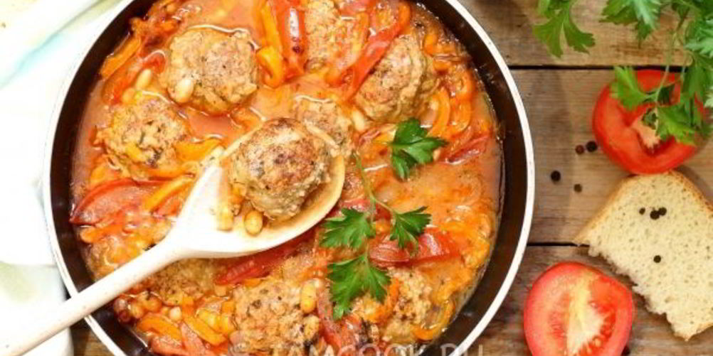 Рецепт тефтелей в томате с фасолью и перцем