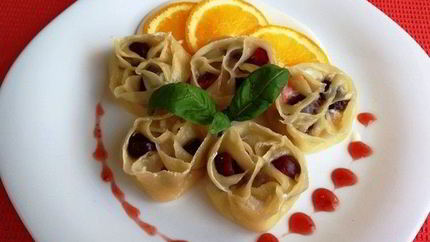 Вареники с черешней и творогом