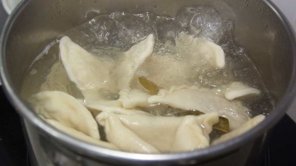 вареники с кислой капустой и мятым картофелем