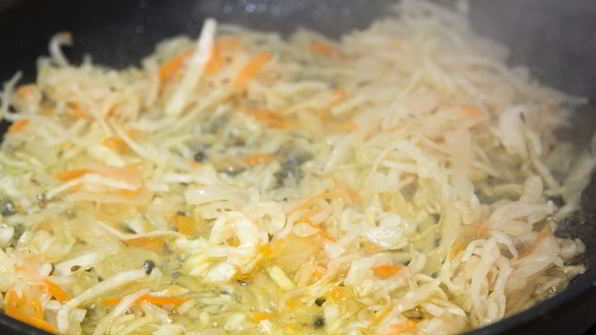 вареники с кислой капустой и мятым картофелем