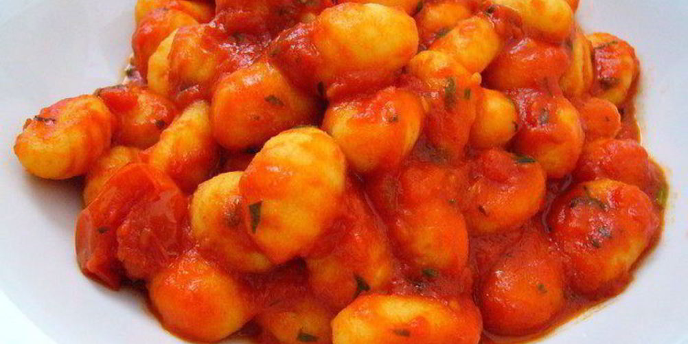 Рецепт веганских картофельных ньокков с насыщенным томатным соусом