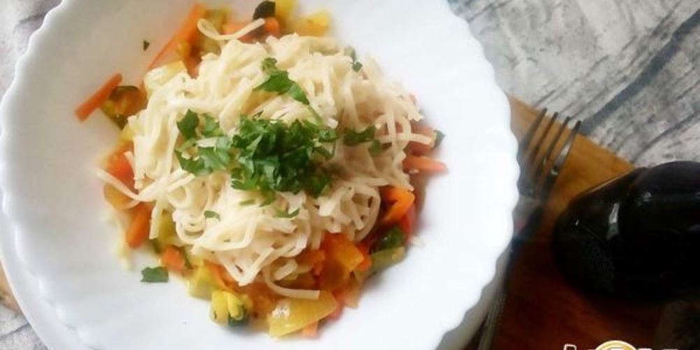 Рецепт яичной лапши с овощами