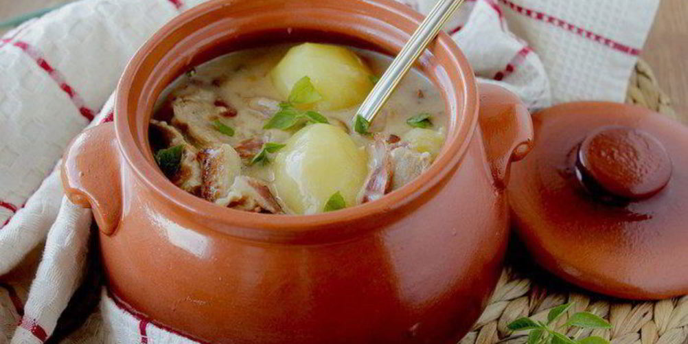 Рецепт мясного жаркого в соусе из сливок и белого вина