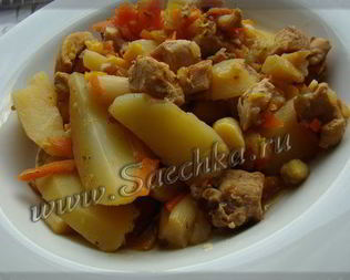 Жаркое из индейки с овощами в горшочке