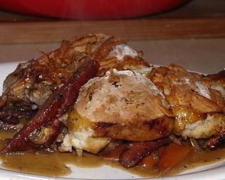 Жаркое из курицы с булочками с сыром