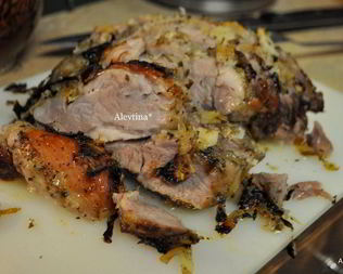 Жаркое из свинины с луком, чесноком и цитрусом