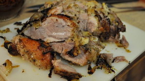 жаркое из свинины с луком, чесноком и цитрусом