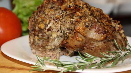 Жаркое из свинины в орехово-горчичной панировке