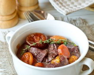 Жаркое из телятины с сухофруктами
