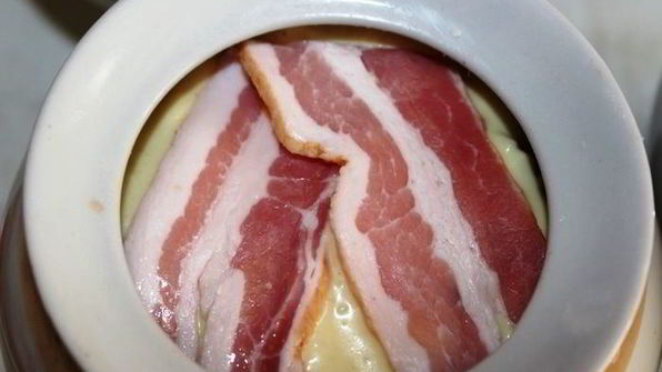 жаркое с семгой и беконом в горшочке