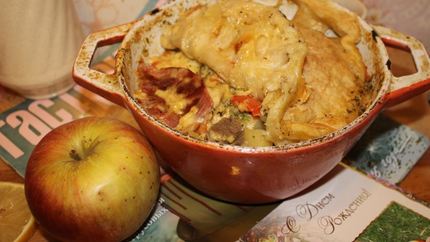 Жаркое с языком и беконом под крышкой из слоеного теста Сытый Патрик