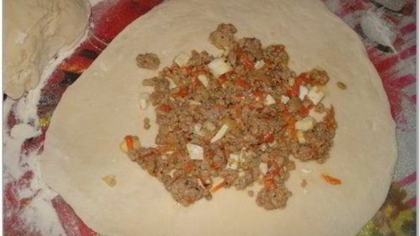 картофельные зразы и лепешки с одной начинкой