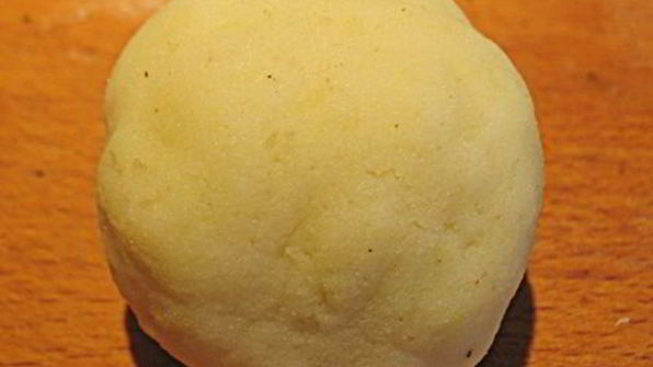 картофельные зразы с грибами, запеченные в духовке с луковым соусом без муки