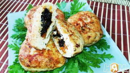 Куриные зразы с сухофруктами и апельсиновым соусом